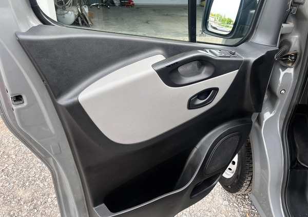 Renault Trafic cena 42700 przebieg: 227000, rok produkcji 2015 z Radomsko małe 211
